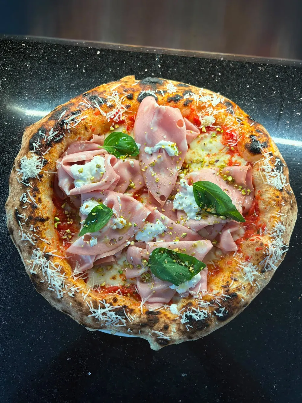 Pizza mortadella și fistic