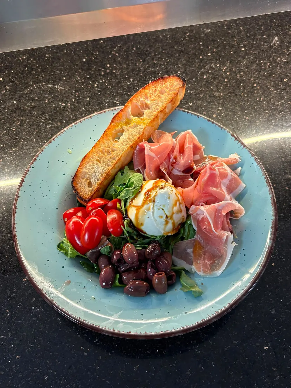 Burrata cu prosciutto crudo